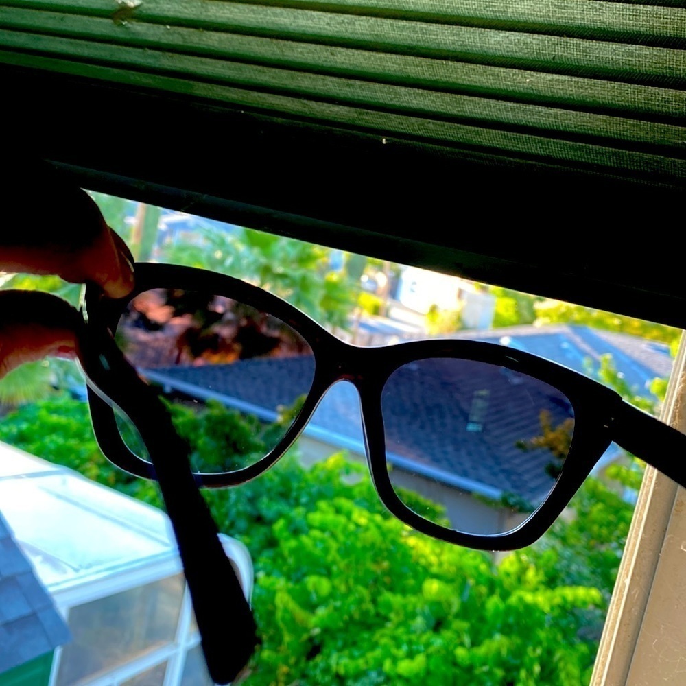 NWOT SALVATORE FERRAGMO WOMENS BLACK SUNGLASSES WITH GREY LENSES MADE IN ITALY - Picture 7 of 7